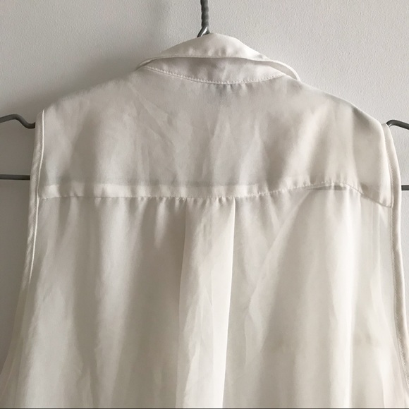 White blouse - Picture 9 of 10